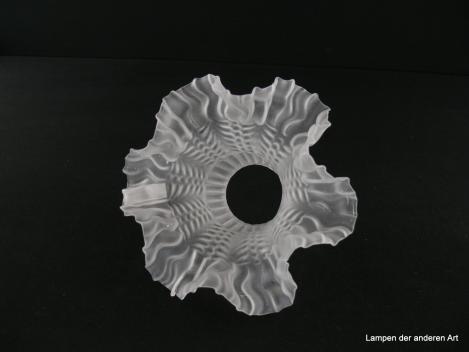Jugendstil Lampenschirm gebraucht, Glas grau satiniert, stilisierte Blüte, reliefierte Oberfläche, Griffrand 6cm, von unten