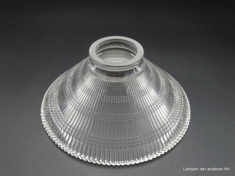 Ersatz Lampenschirm gebraucht, Art Deco Pressglas klar, gerillte Oberfläche mit horizontalen Musterbändern, gezackter Rand, D: 18cm, H: 8cm, Griffrand 6cm