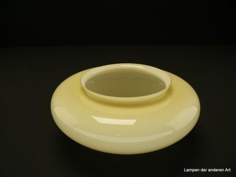 Jugendstil Lampenschirm gebraucht, geschlossenes Glas elfenbeinfarben, flacher Kuppelschirm, Nostalgie Ersatzglas, D: ca. 25cm, H: ca.10cm, Glashalter Griffrand 15cm, von unten