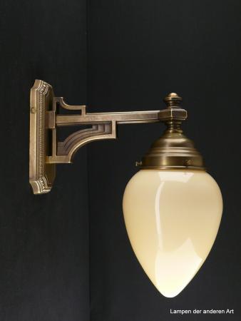 Wandlampe aus massivem Messingguss goldbraun patiniert mit elfenbeinfarbenen Schirm 1xE27/40W nach unten