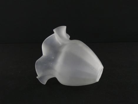 Jugendstil Lampenschirm gebraucht,Glas satiniert, blütenförmig aufgebogener Rand, Nostalgie Ersatzschirm D: 12cm, H: 12cm, ohne Glashalter Griffrand Loch 28mm, nur für E14 bzw. französische Bajonettfassungen, liegend