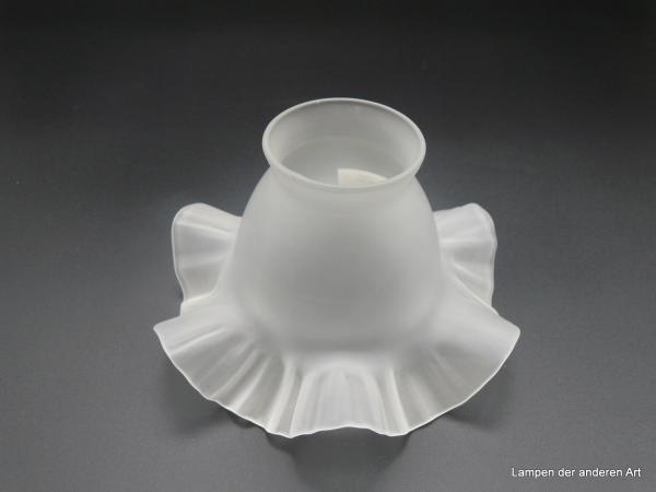 Nostalgie Lampenschirm, durch den Jugendstil inspiriert, stilisierte Form einer Blüte, leicht konischer Körper mit geweitetem in Falten gelegten Rand, Glas grau satiniert, Ersatzglas H: 9cm, D: 16cm, Griffrand: 6cm