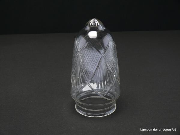 Jugendstil Lampenschirm gebraucht, Glas klar, spitz zulaufendes zapfenförmiges Nostalgieglas, große Rauten in zweifachem Rapport in der mittleren Wandungszone, final abgesetzte Spitze mit Strahlenschliff, antiker Ersatzschirm für alte Lampen