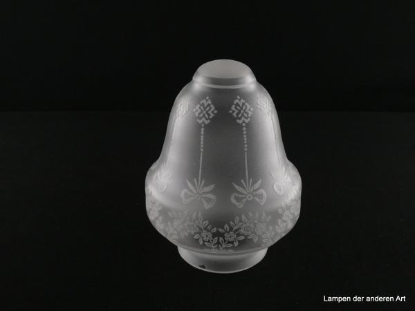 3-er Set Jugendstil Lampenschirm gebraucht, Glas satiniert mit geätztem Dekor, Band aus Blumen und Blattwerk, auf dem sich verjüngenden Schirmteil mit Schleifen und einer zarten Kette mit Anhänger verziert, abgesetzter halbrunder Schlussteil, Glas stehend