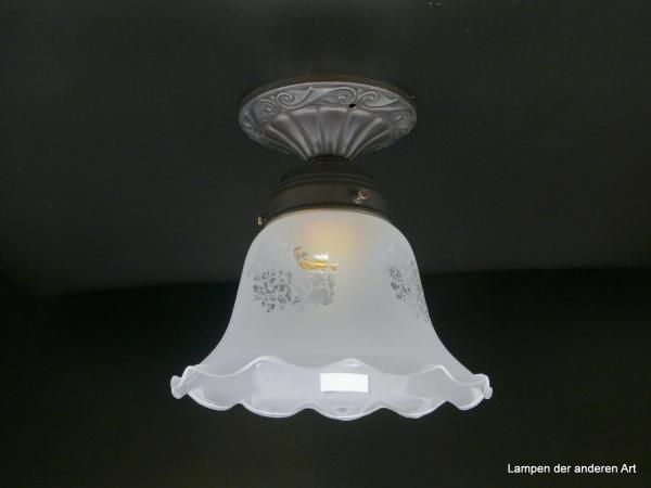 Jugendstil Deckenlampe aus Messing dunkel patiniert mit geätztem Blütenschirm und floralen Motiven Griff-Rand 6cm 1xE27/40W